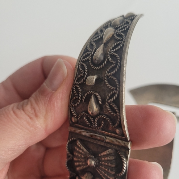 Vintage AP Italy hinged silver cuff bracelet with blue faux stone - Picture 6 of 12